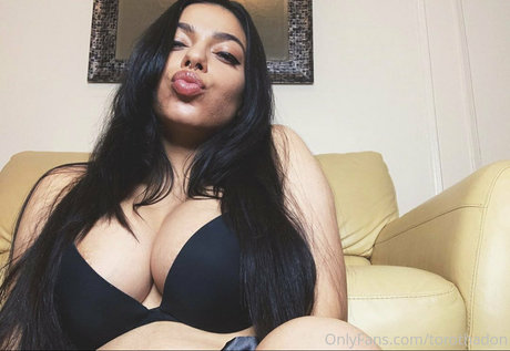 かわいいティーンのオンリーファンズ 無料ヌード 写真