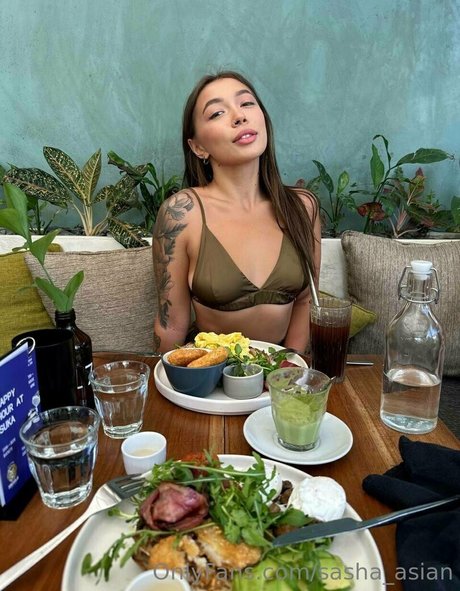 Sasha asian アダルトモデル 画像