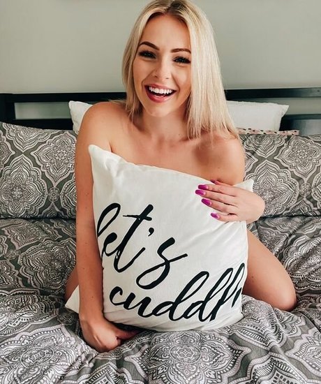 Yourfavblondexxx アダルト女優 写真