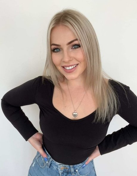 Yourfavblondexxx エロティックなスター 写真