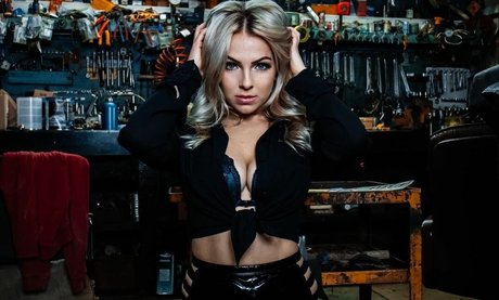 黒いお尻のオンリーファンズ セクシー裸 画像