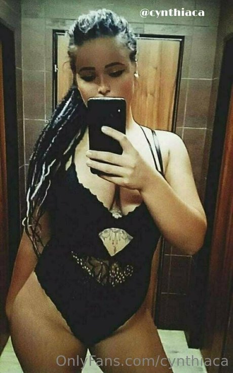 cynthiaca エロティックモデル 画像