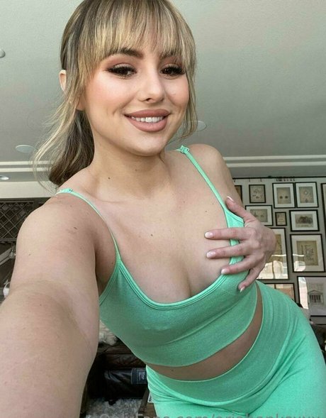 赤毛の太めOnlyFans 可愛い 写真