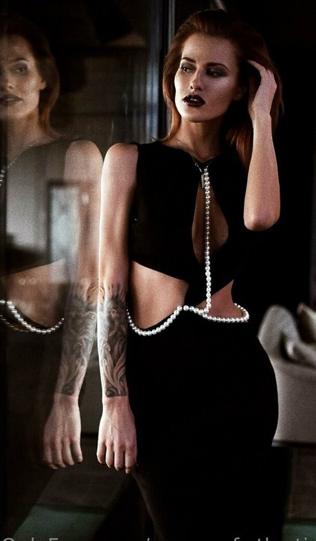 queen of atlantic アート女優 写真