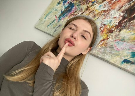 フェイシャルオンリーファンズ アダルト 写真