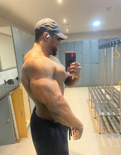 太めのブロンドオンリーファンズ 美しいヌード 写真