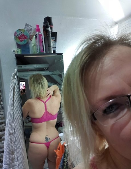 ポニーテールオンリーファンズ 無料セックス 写真