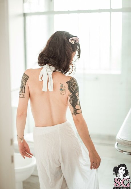 khachery エロティック女優 画像