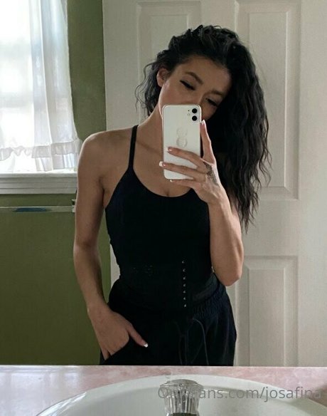 アジア人熟女オンリーファンズ ホット裸 画像