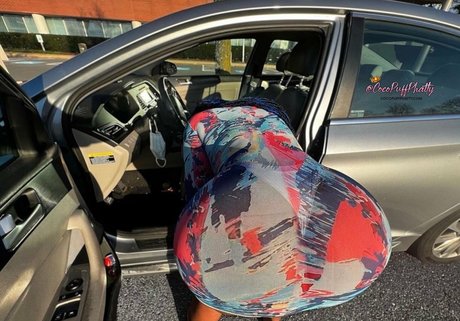 曲線美の女の子オンリーファンズ ホット 画像