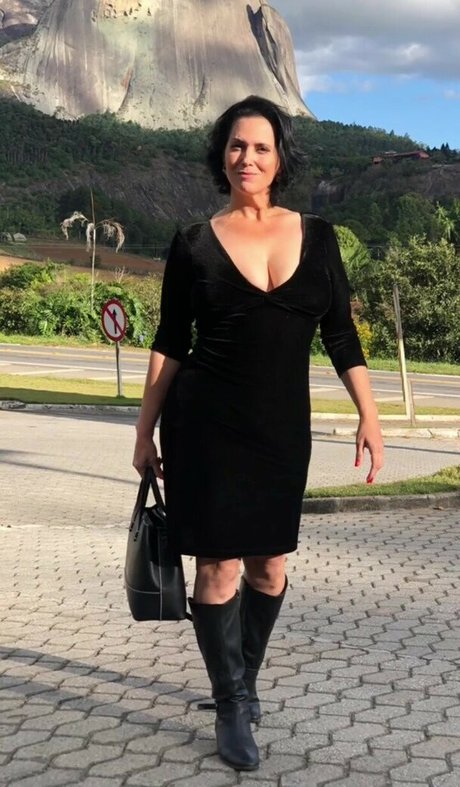 ダーティトークオンリーファンズ エロ 画像