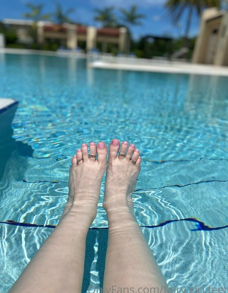 パフィーオンリーファンズ 無料セクシー 画像