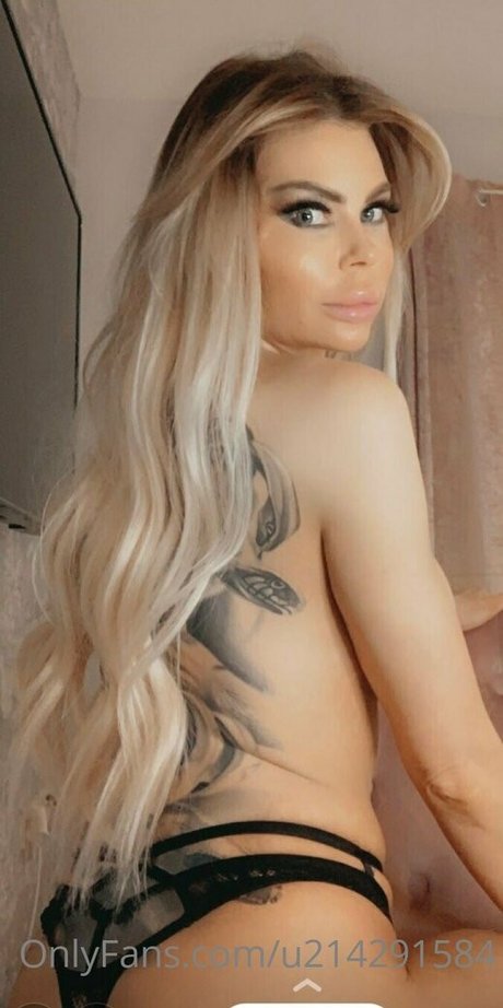 lillylaneofficial ポルノモデル ギャラリー