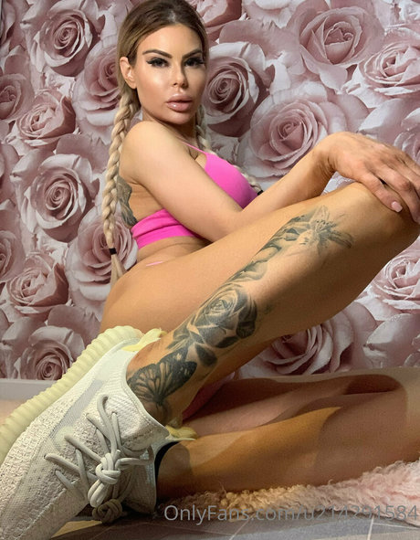 lillylaneofficial 美しいモデル ギャラリー