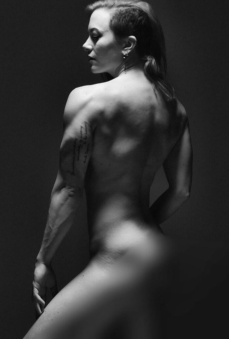 Claire Max ポルノモデル アーカイブ