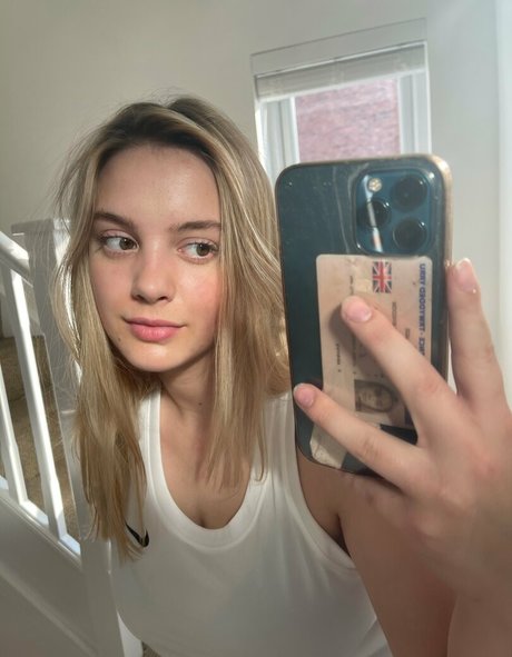 英国のティーンオンリーファン 無料 写真