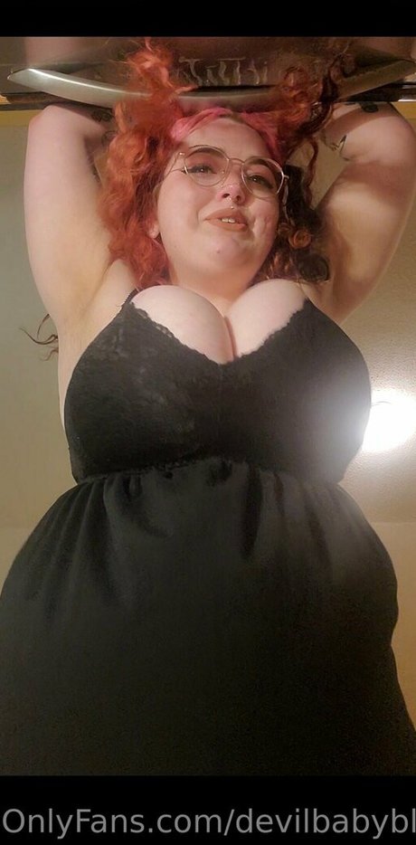 巨乳の黒人女性オンリーファンズ 限定 写真