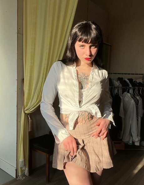 19歳のOnlyFans 美しい 写真