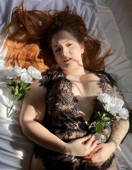 ジンジャートゥインクオンリーファンズ 無料 写真