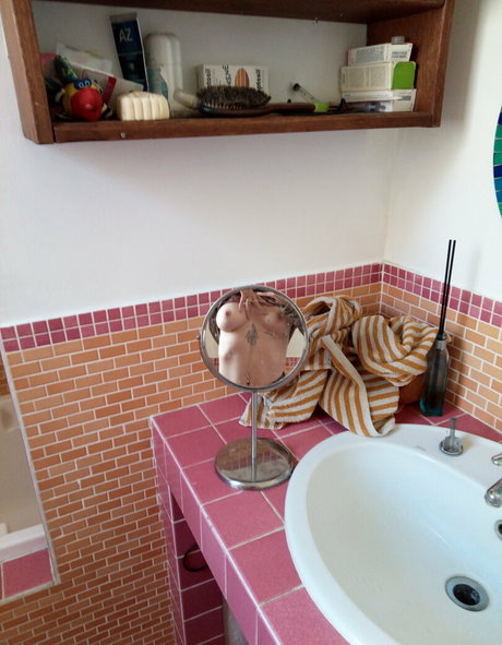 alice inwonderland96 エロティック女優 ギャラリー