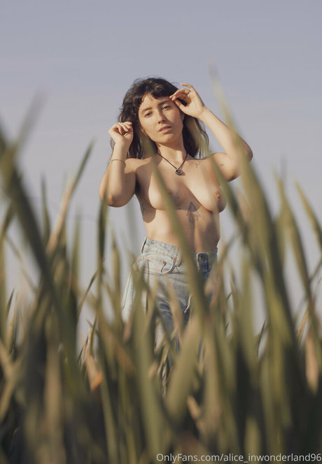 alice inwonderland96 ポルノスター セクシー 画像