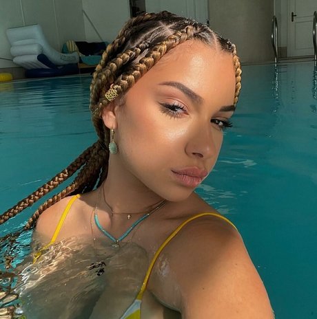 おばあちゃんの熟女OnlyFans セクシーヌード 写真