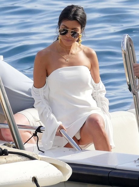 赤毛ティーンオンリーファンズ ホットセクシー 画像