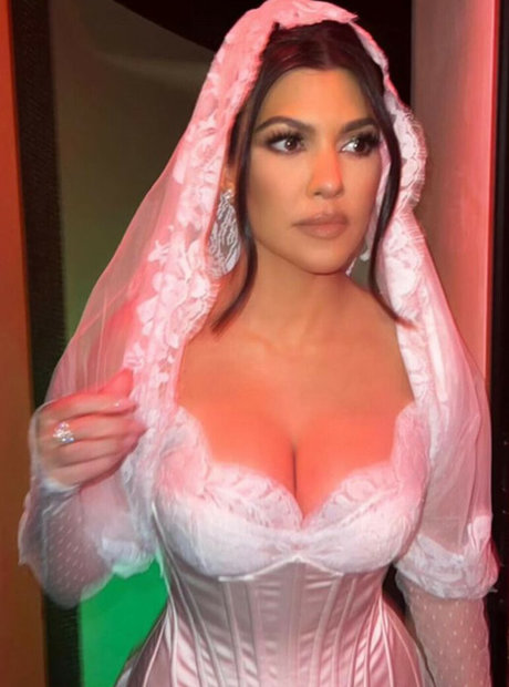 熟女 太め OnlyFans 無料ポルノ 写真