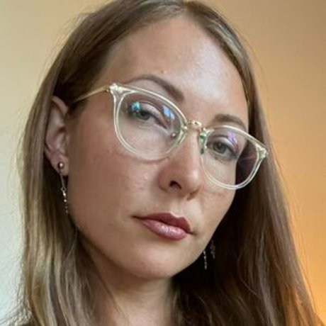 金髪クーガーオンリーファンズ ホット裸 写真