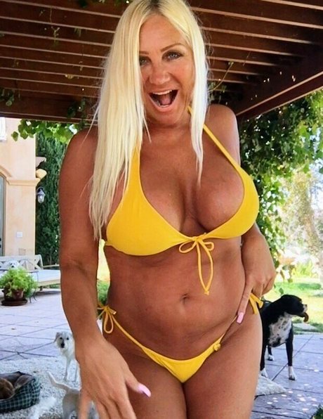 黒いお尻のオンリーファンズ セクシーxxx 写真