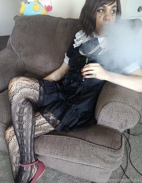 ヌード 屋外 OnlyFans ポルノグラフィック 写真