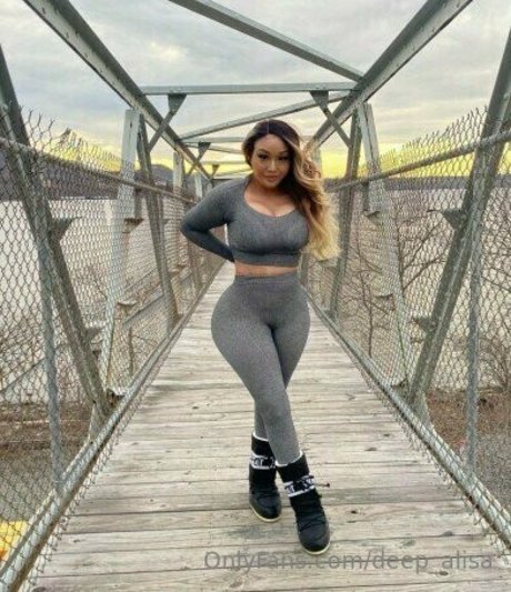 ブッシュ・オンリーファンズ アートヌード 写真