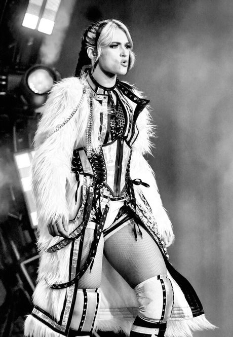 アラブのティーンズオンリーファンズ ヌード 写真