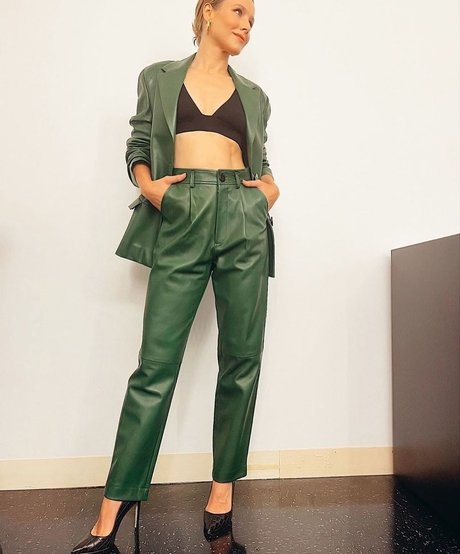 ティーン乱交OnlyFans ポルノ ギャラリー