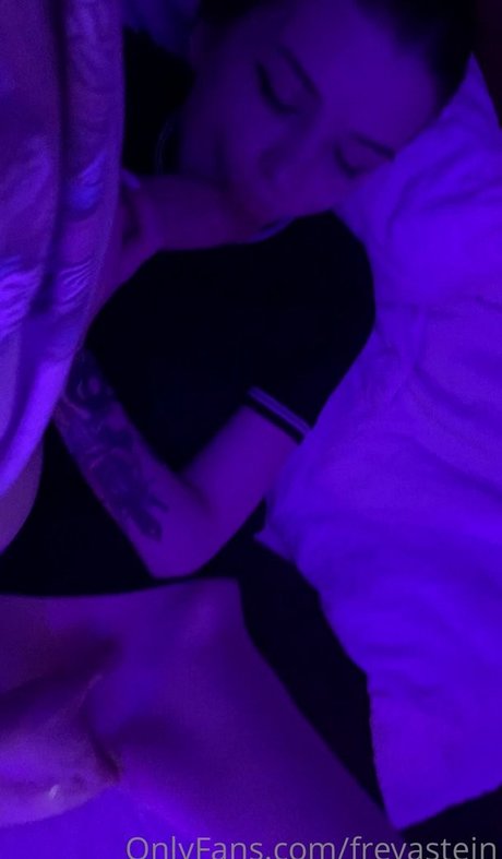 freyastein セックスポルノスター 写真