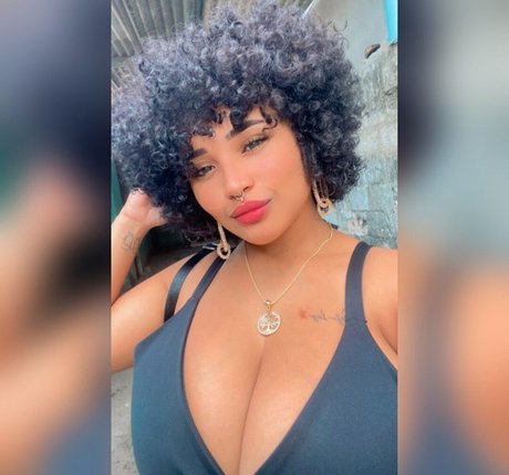 Nanah Rodrigues ポルノモデル 画像