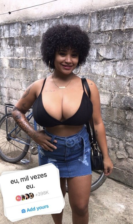 Nanah Rodrigues ヌードのポルノスター 写真