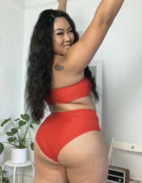 ルビーオンリーファン セクシーヌード 写真