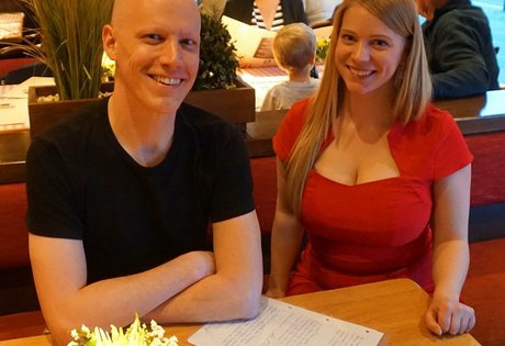 太めのブロンドオンリーファンズ ホット裸 画像