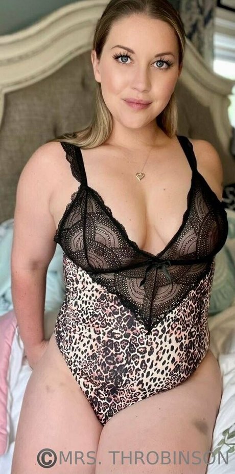 大きな黒い猫OnlyFans エロチック 画像