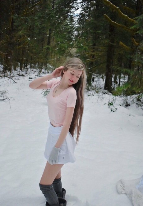 x snowie x ポルノ女優 画像