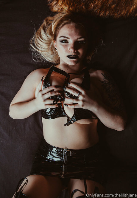 Lilith Jane ポルノスター パーフェクト 画像