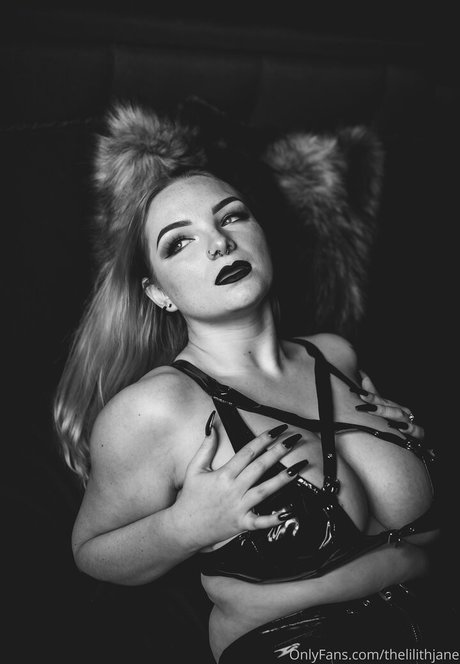 Lilith Jane アダルトモデル 写真