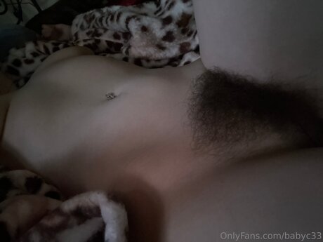 若い黒人女性オンリーファンズ エロチック 画像