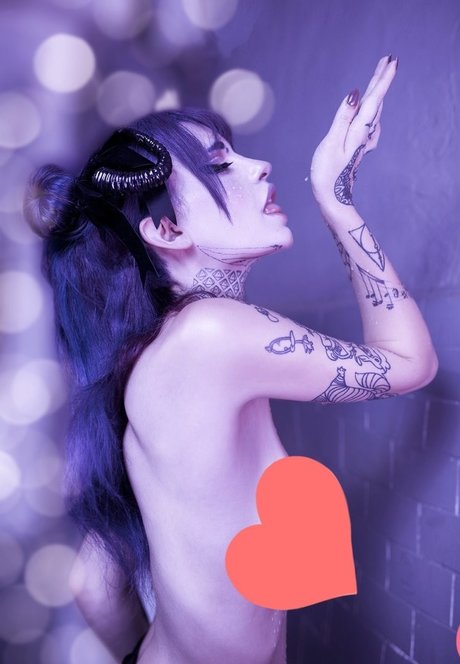 ラテン系ティーンオンリーファンズ セクシー裸 写真