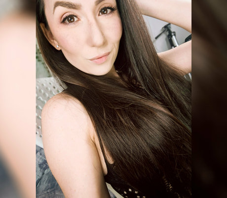 かわいいシーメールオンリーファンズ セクシー裸 画像