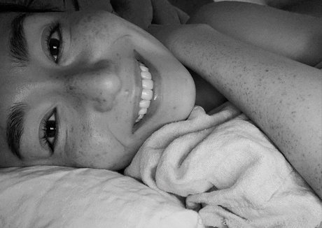 アジア人 ノーPPV オンリーファンズ 美しいヌード 写真