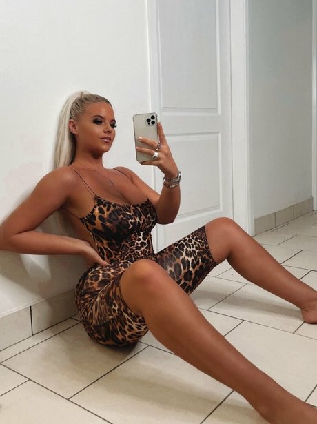 フェラチオパーティーOnlyFans ホット 画像