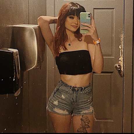 Mystichan セックス女優 写真