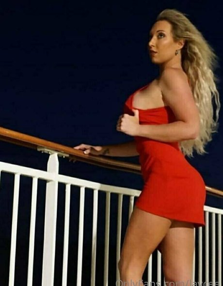 18歳のオンリーファンズ 無料アダルト 写真